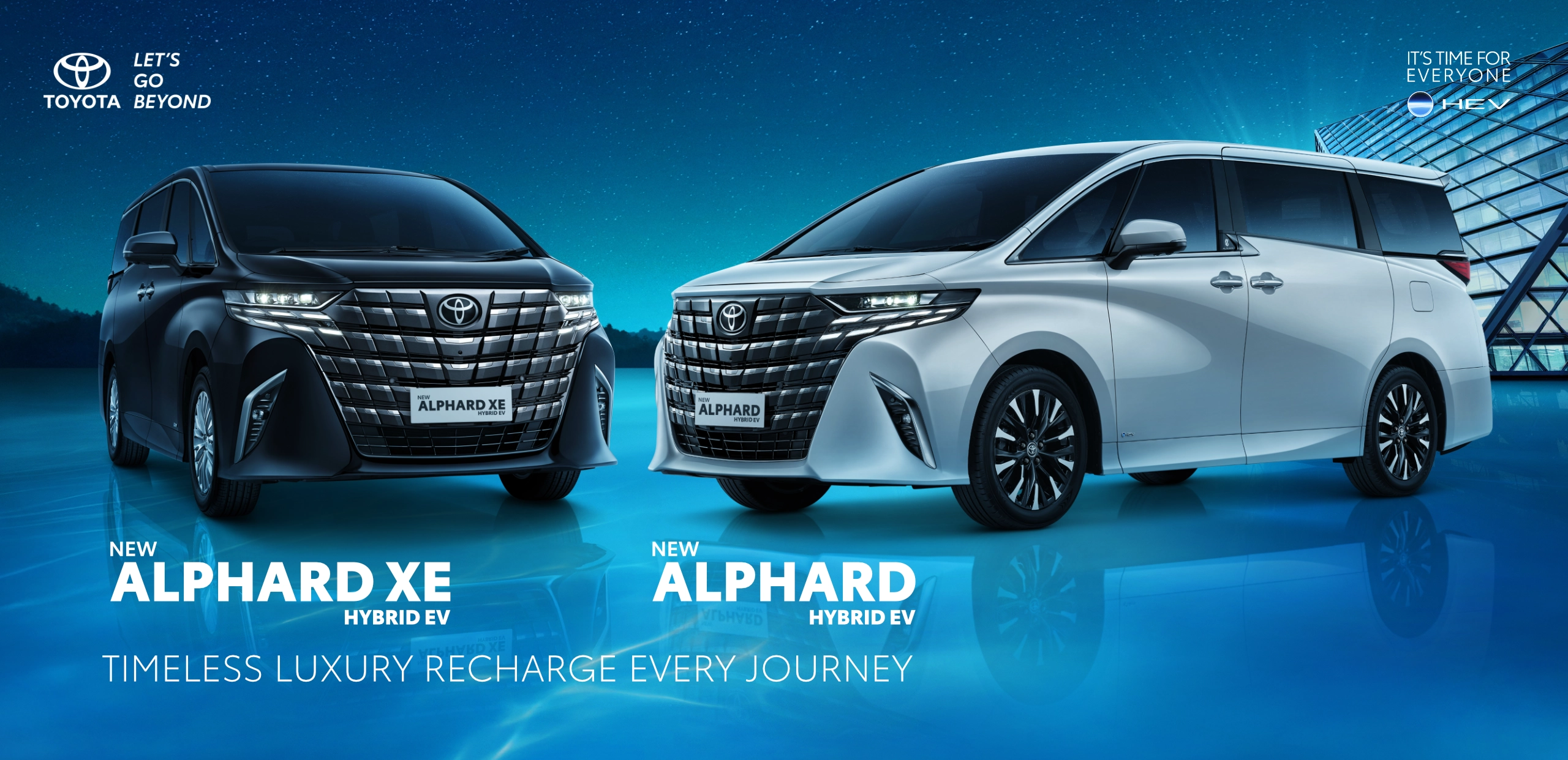 Banner promosi Toyota New Alphard menampilkan pesona varian XE Hybrid EV berwarna hitam dan varian Hybrid EV berwarna putih, berjejer anggun di atas permukaan reflektif bernuansa biru futuristik dengan tagline Timeless Luxury Recharge Every Journey.