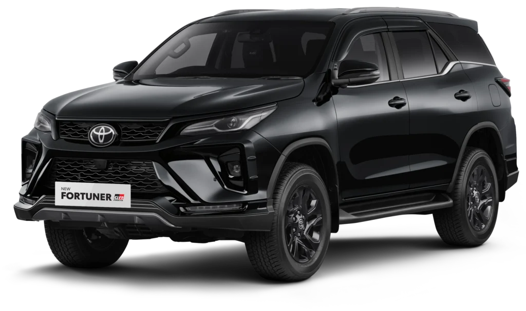 Mobil Toyota New Fortuner GR Parts varian warna hitam, tampak serong depan menonjolkan desain SUV premium yang agresif dengan aero kit GR, grille tebal, dan velg hitam, berlatar belakang hitam pekat.