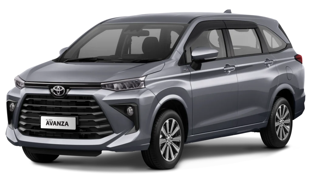 Mobil Toyota All New Avanza Tipe G varian warna silver, tampak serong depan dengan latar belakang hitam pekat, menampilkan desain MPV modern yang elegan.