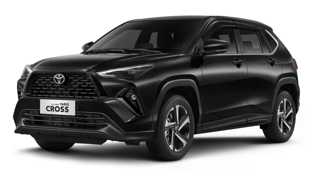 Mobil compact SUV Toyota All New Yaris Cross varian G Gasoline warna hitam, tampak serong depan menonjolkan desain fascia yang sleek, elegan, dan tangguh berlatar belakang hitam pekat.